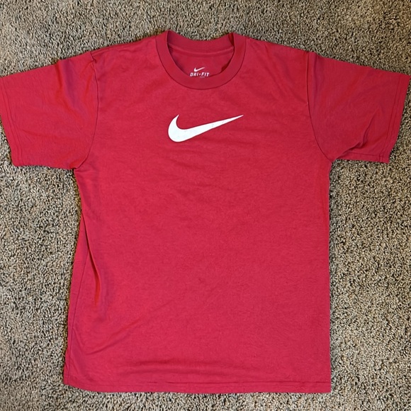 Lot of 3: NIKE 2 T-shirts & 1 pair of shorts size L - Picture 6 of 7